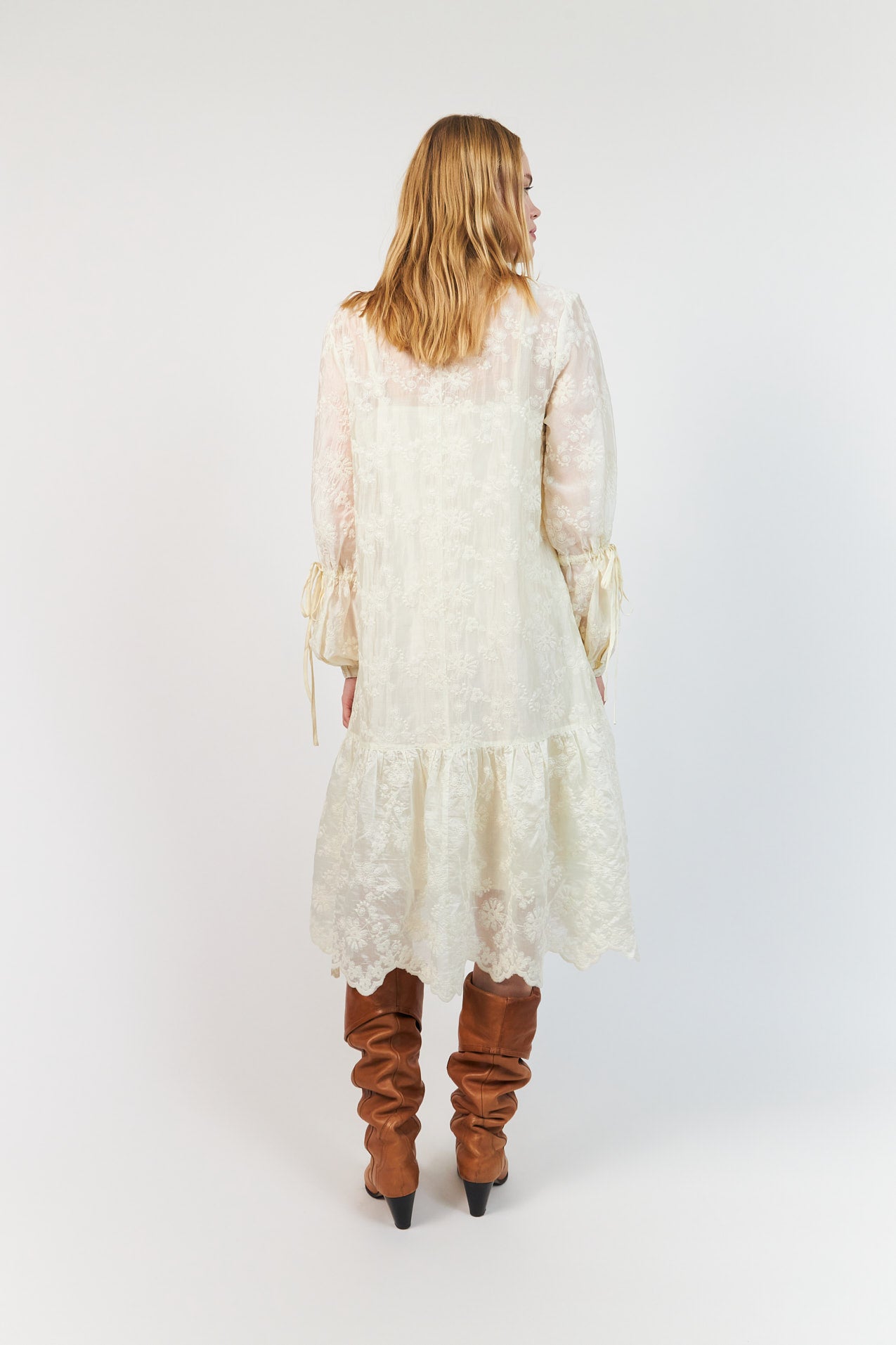AlannaLL Midi Dress - Creme