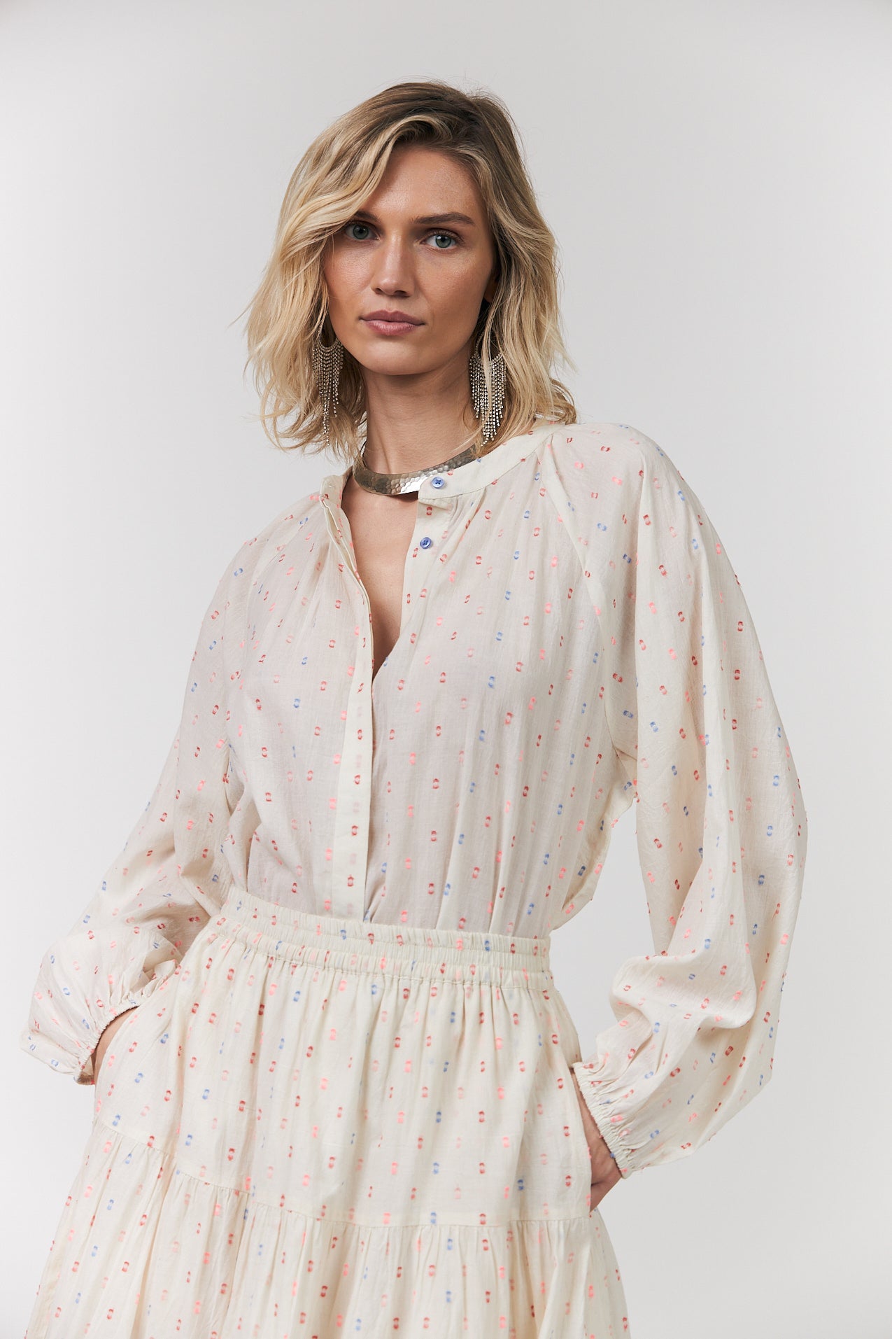 HaileyLL Shirt with dobby texture in creme | Lollys Laundry