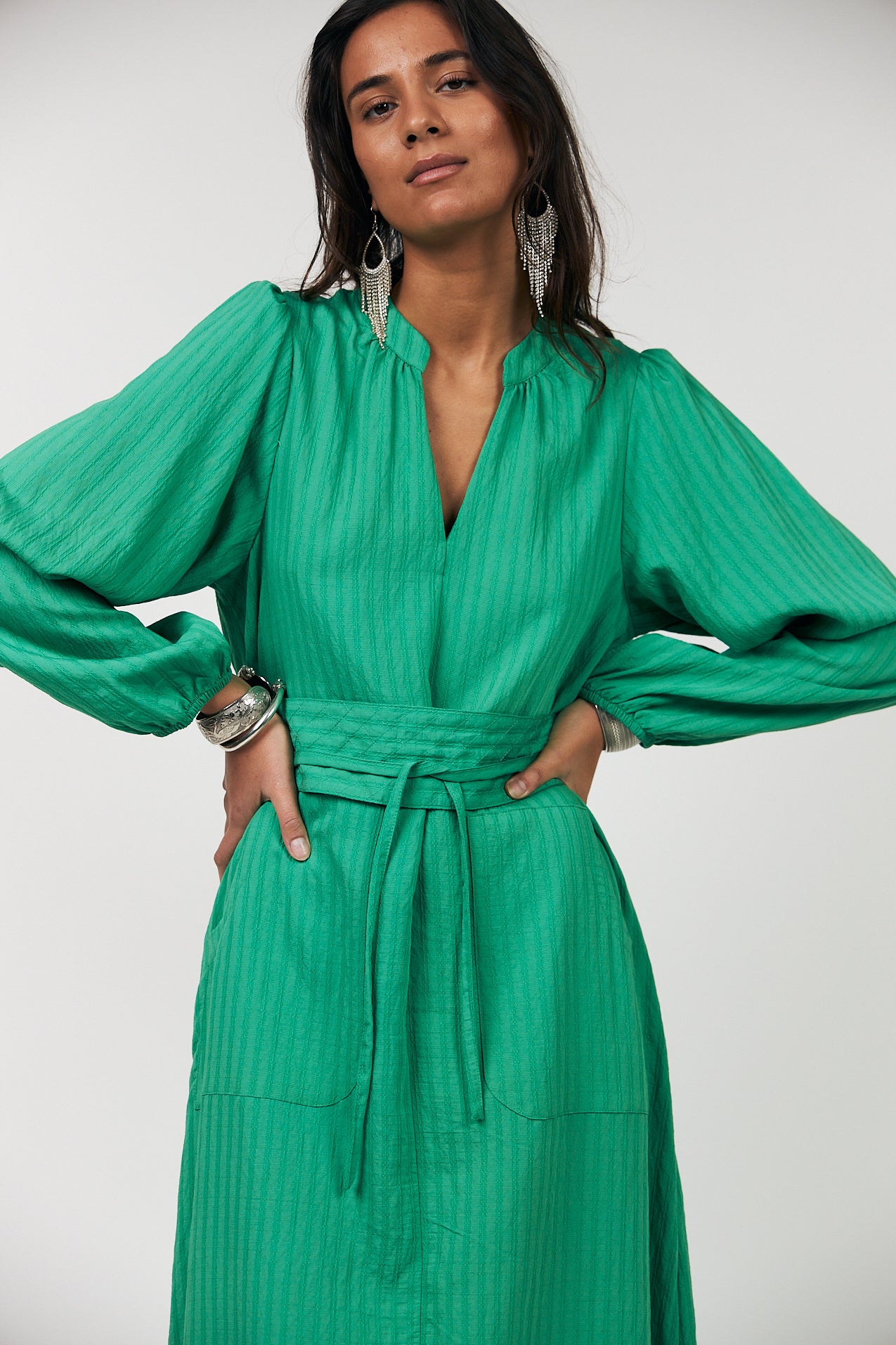 Elegant midi dress in light woven fabric