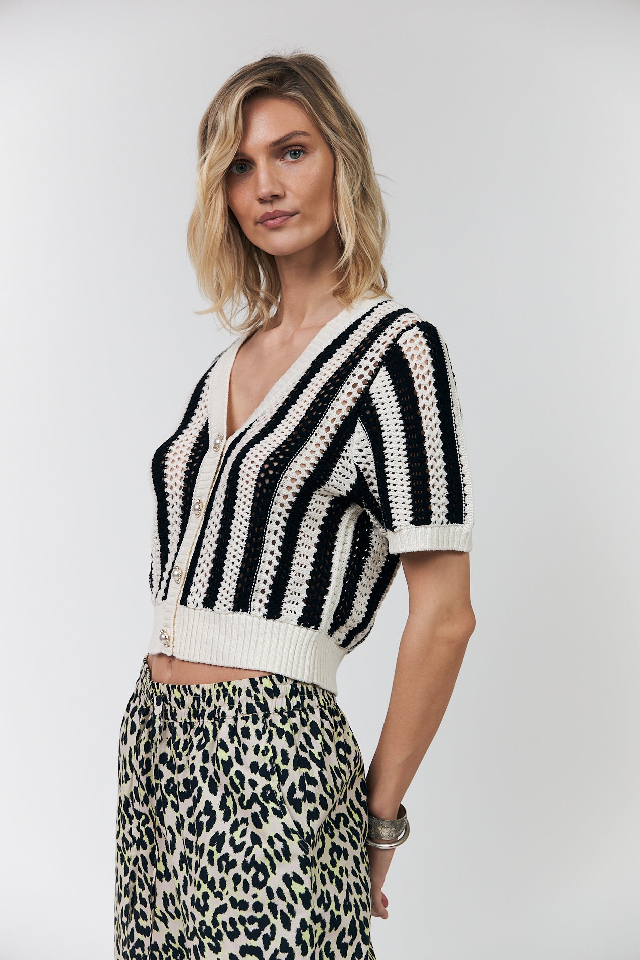 Light cardigan with crochet look and pearl buttons | Lollys Laundry