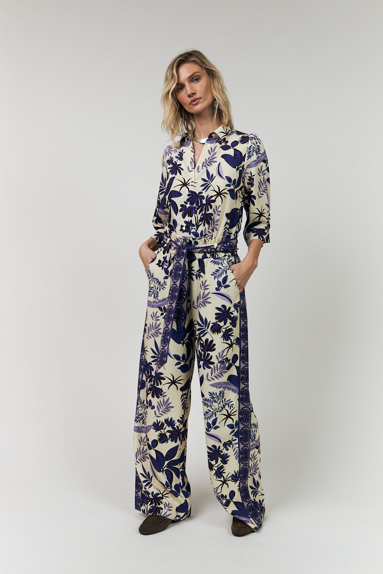 VickyLL Trousers in Blue Flower Print | Lollys Laundry