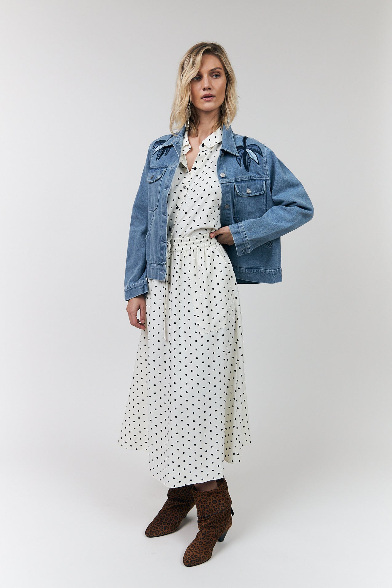 AkaneLL Midi Skirt with dot print in white and black | Lollys Laundry