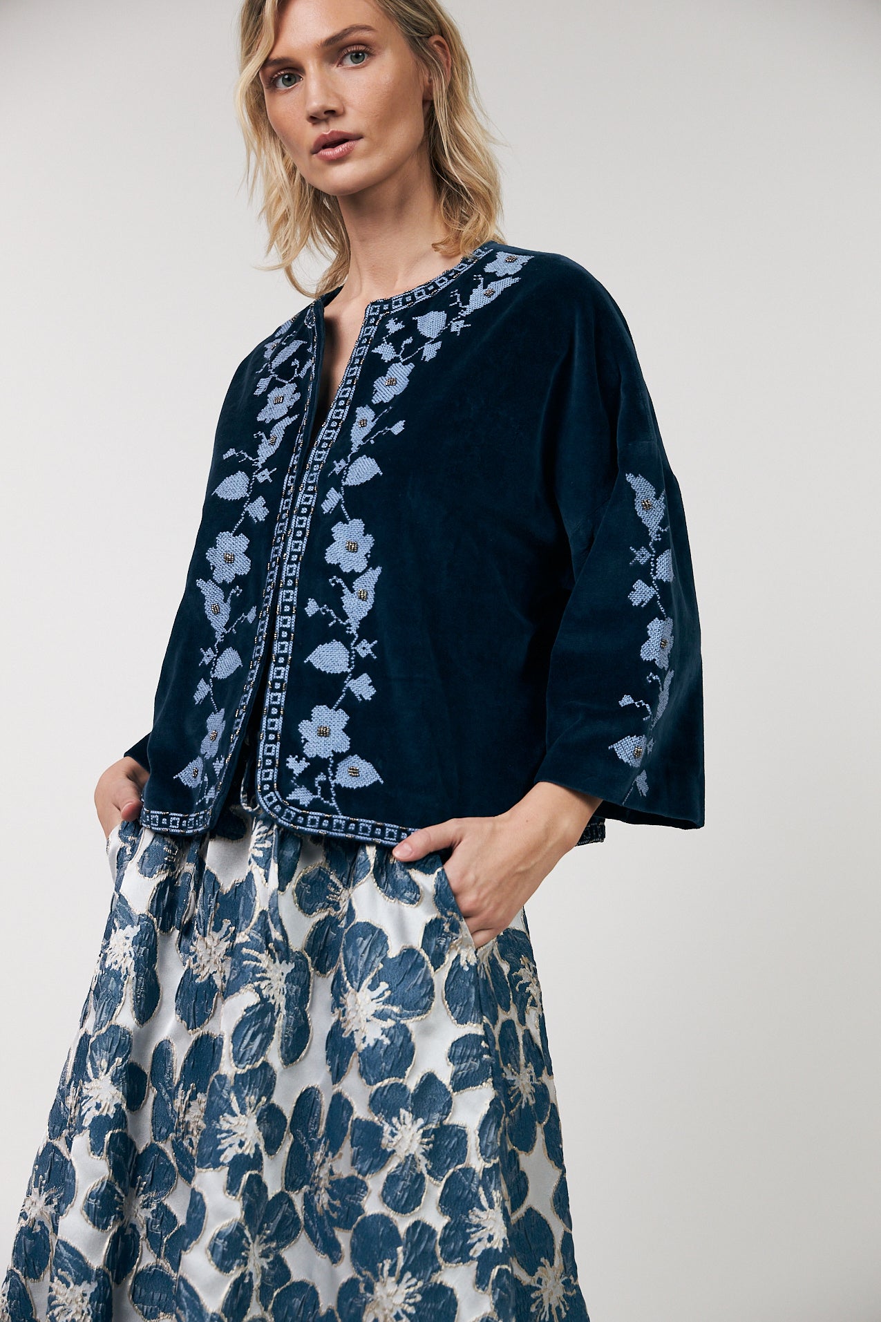 Dark blue velour jacket with floral embroidery | Lollys Laundry