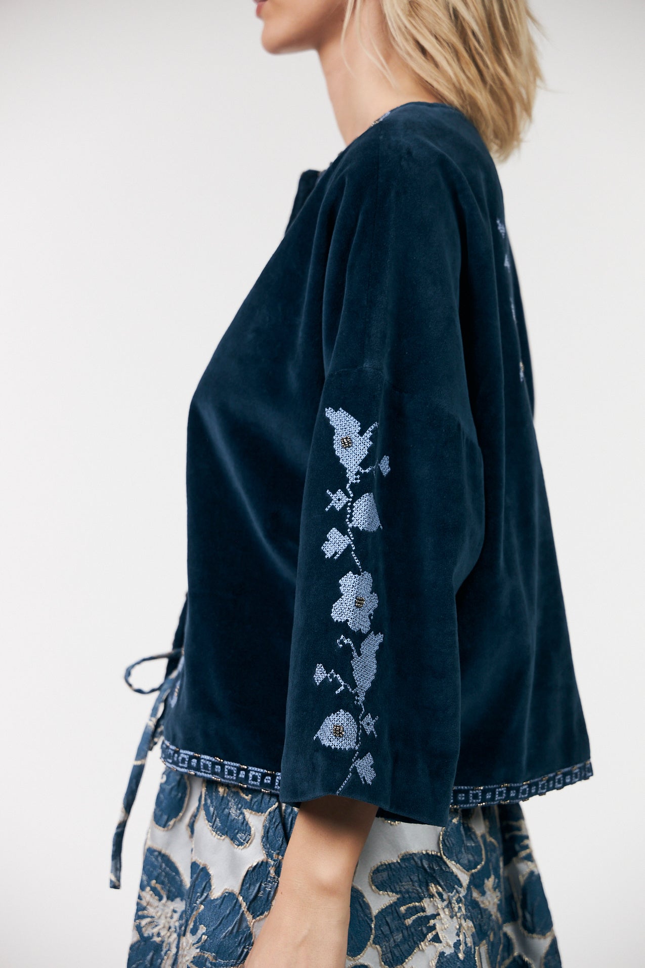 Dark blue velour jacket with floral embroidery | Lollys Laundry