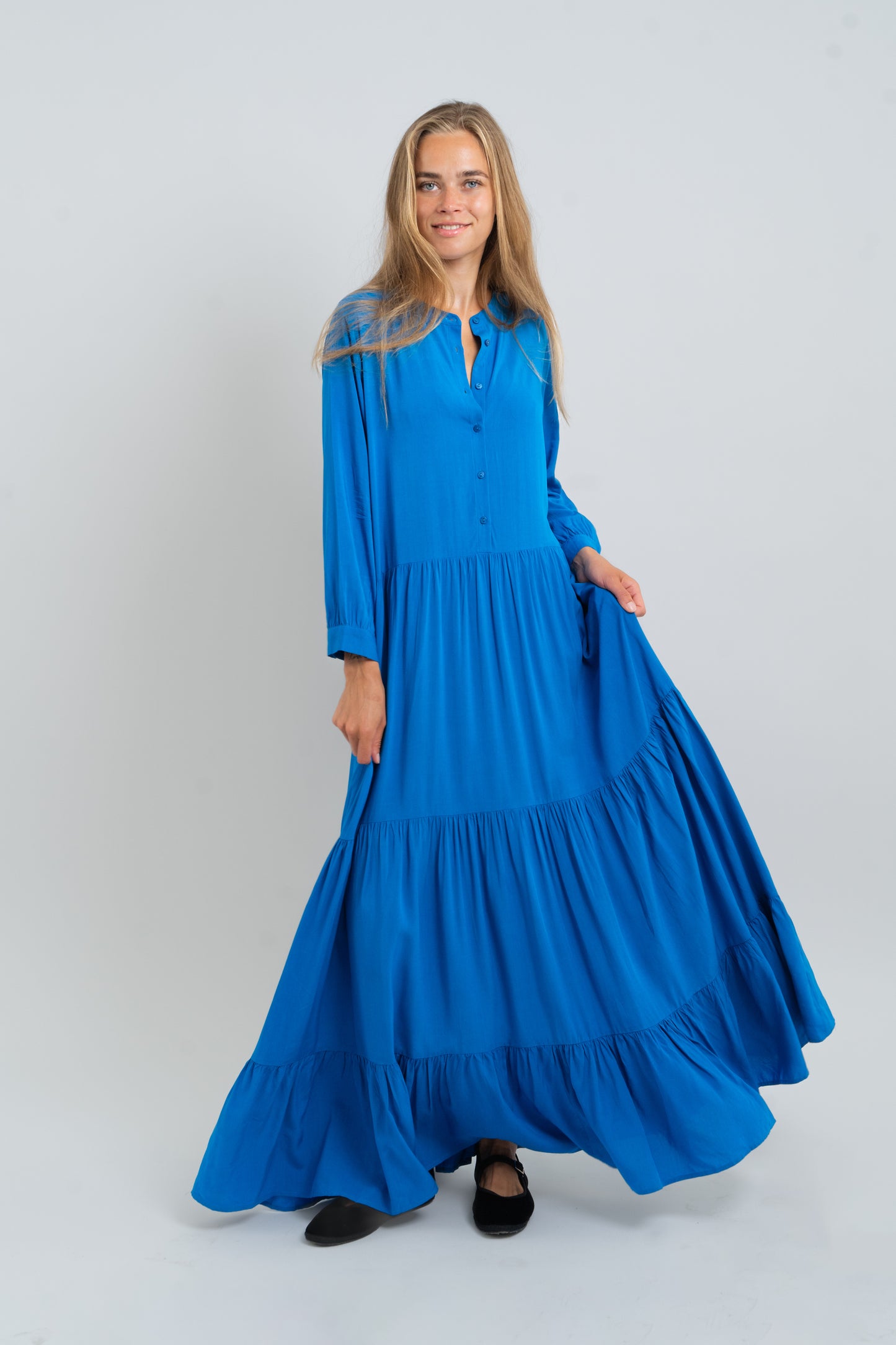 NeeLL Maxi Dress LS - Blue – LOLLYS LAUNDRY