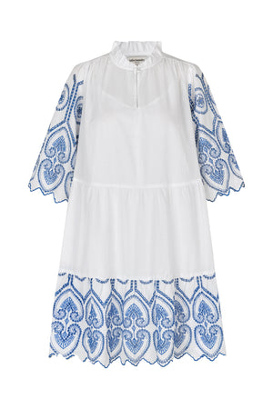 SabineLL short dress in white with blue embroidery | Lollys Laundry SabineLL short dress in white with blue embroidery | Lollys Laundry