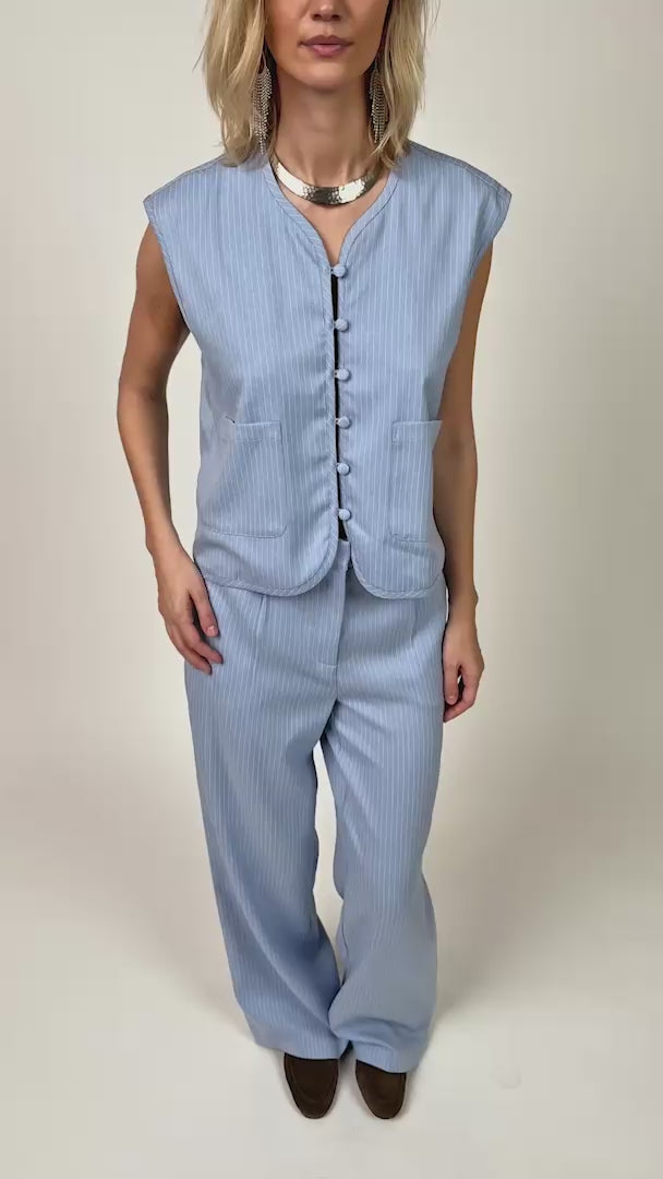 AbbeyLL Vest in Light Blue with Fine Stripes | Lollys Laundry